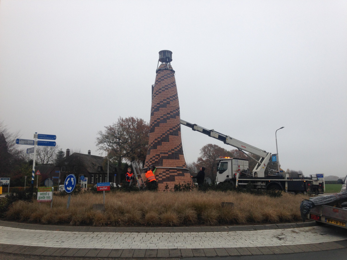 Digitale kerstboom op rotonde Udenhout is gigantische reclamezuil