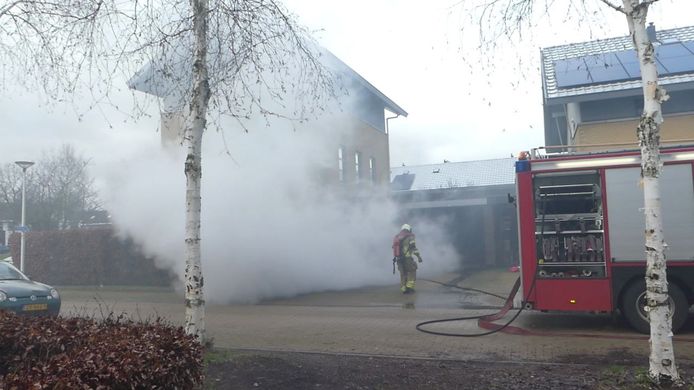 De brand zorgde voor enorme rookontwikkeling