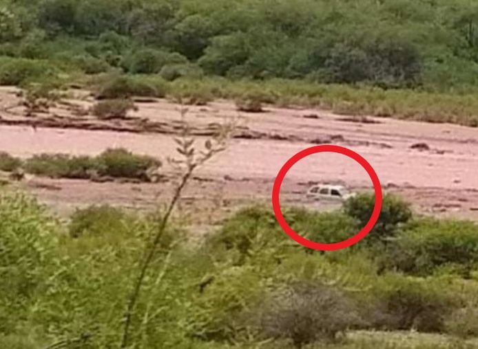 Het Belgisch koppel werd twee tot drie kilometer meegesleurd in een kolkende rivier die buiten haar overs was getreden na een storm met aardverschuivingen.