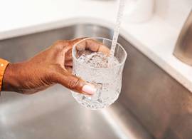 Water drinken om gewicht te verliezen, klopt dat?
