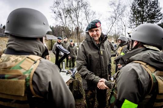 Koning Willem-Alexander in het noorden van het Verenigd Koninkrijk voor een bezoek aan operatie Interflex, een opleidingsprogramma om Oekraïense rekruten op te leiden tot militair. 