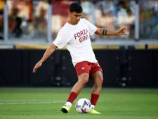 Spelers AS Roma steunen Georginio Wijnaldum met speciaal shirt tijdens warming-up