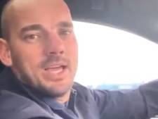 ‘Valse hond’ Sneijder slaat zingend terug naar harde kern Ajax: ‘Utreg me stadsie’