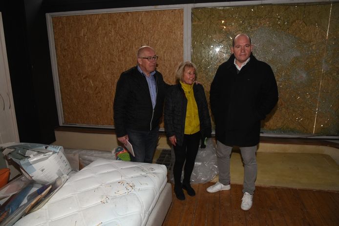 Burgemeester Philippe Close met slachtoffers Frieda De Kerf en Paul Stulens.