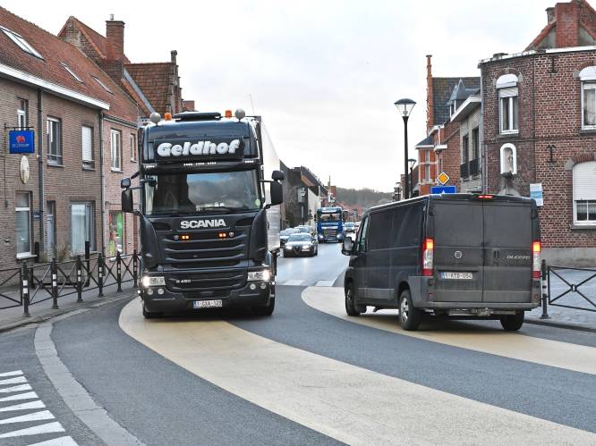 N-VA wil een radicale ommekeer in het doorgaand zwaar verkeer: “We geven de dorpen terug aan de burger en de fietsers in de straten”