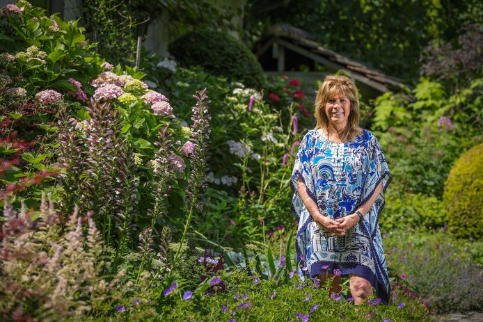 De Hasseltse tuinarchitecte Dina Deferme neemt afscheid van haar open tuin in Stokrooie. “Het is tijd om het rustiger aan te doen”, vertelt ze.