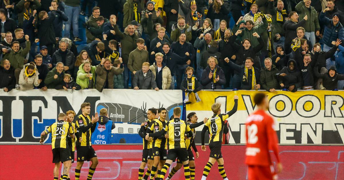 Na recordstraf rekent Vitesse doodleuk af met thuiscomplex: zege op Helmond Sport zorgt voor vreugde-explosie in GelreDome