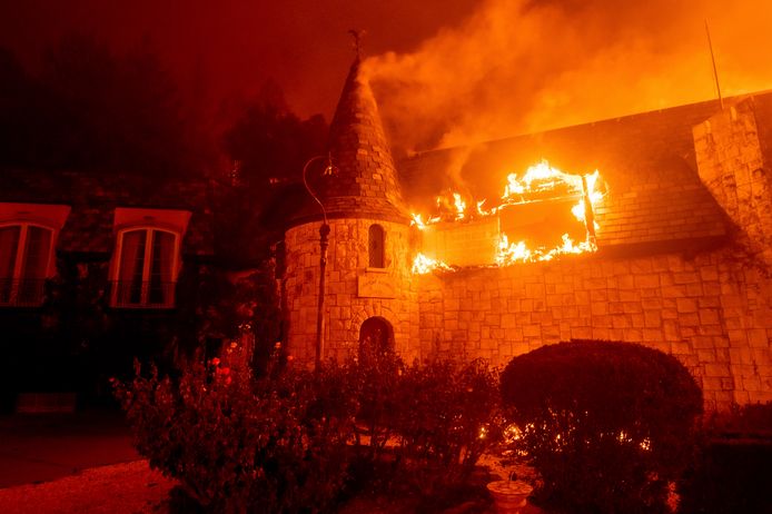 Wijnmakerij Chateau Boswell staat in brand.