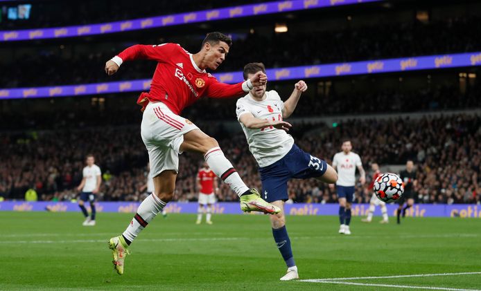 Cristiano Ronaldo haalt verwoestend uit en tekent voor de 0-1.