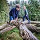 Op de speelplaats van de toekomst wijken tegels voor gras en modder: ‘Het is nog een beetje wennen, ja’