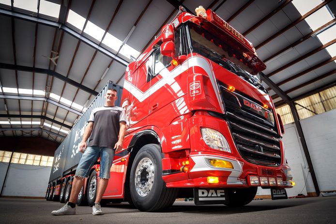 Vincent Leijten uit Etten-Leur deed met zijn werkgever Weeda Transport mee aan de wedstrijd Mooiste Truck van Nederland.