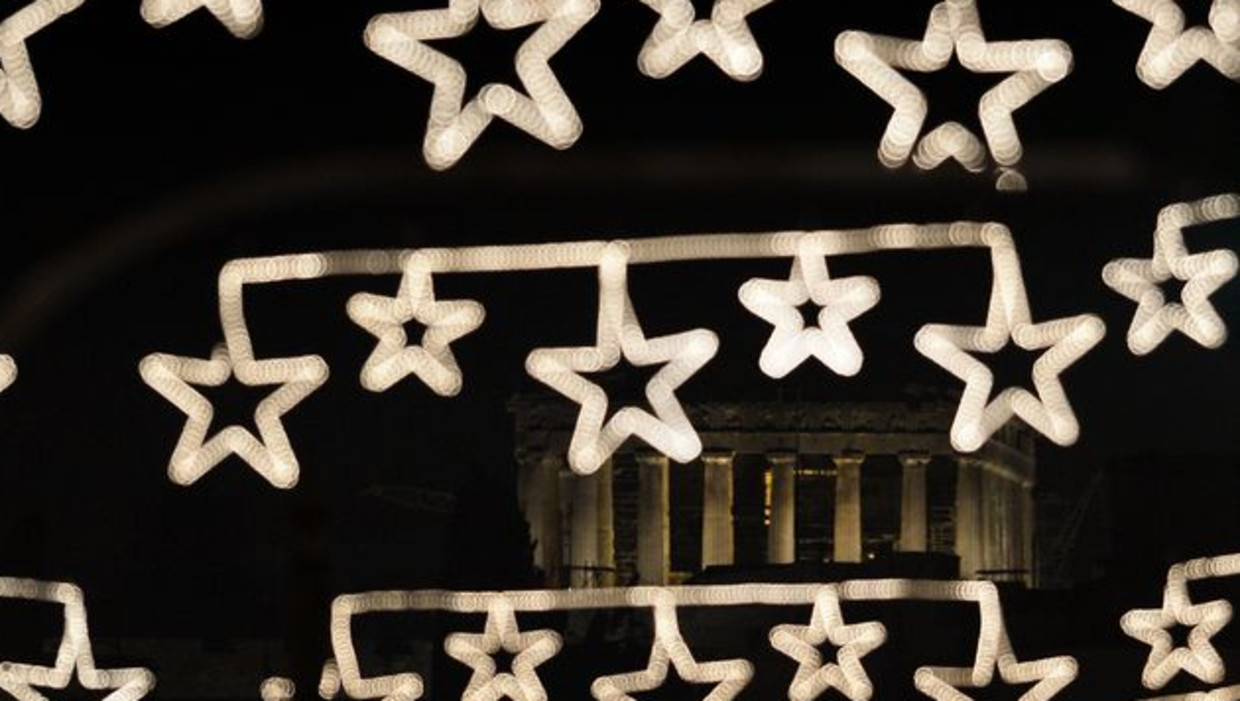 Het Parthenon gaat schuil achter kerstverlichting Beeld afp