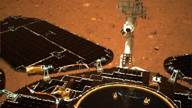 China deelt eerste foto's die verkenner maakte op Mars