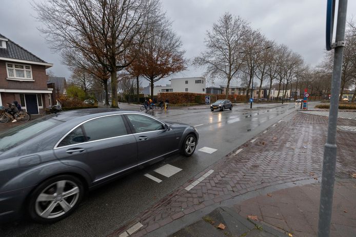 De kruising van Geenhovensedreef en Haagstraat levert volgens veel Valkenswaardenaren vaak gevaarlijke verkeerssituaties op.