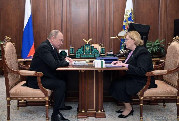 De Russische president Poetin voerde dinsdag overleg met Veronika Skvortsova, hoofd van het Russische Federaal Medisch-Biologisch Agentschap. De Navo maakt zich zorgen over de inzet van Russische biologische wapens.