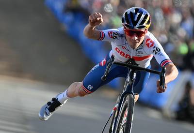 Cyclocross: Pidcock champion du monde en surclassement, déception et médaille de bronze pour la Belgique