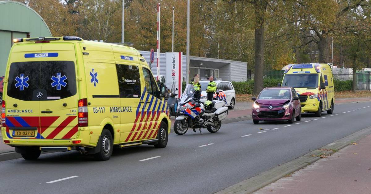 Twee gewonden bij aanrijding in Enschede.