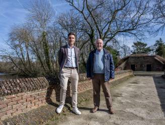 Raadslid en bewoner vragen beter onderhoud voor historische brug aan Brusselse Poort: “Als er niet dringend wordt ingegrepen, zullen er delen instorten”