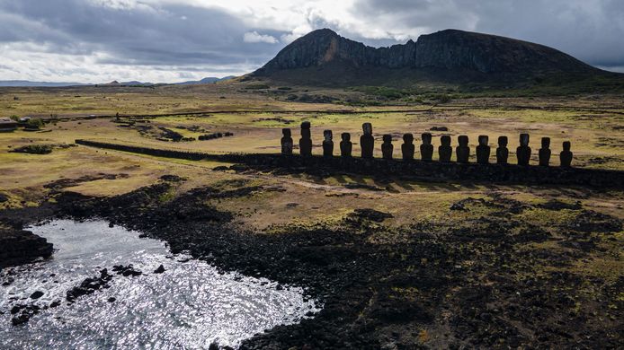 applaus Ontstaan Algebraïsch Nieuw moai-beeld ontdekt in opgedroogde lagune op Paaseiland | Buitenland |  AD.nl