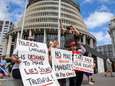 Nieuw-Zeelandse coronabetogers gaan Canadese demonstranten achterna en verzamelen massaal in Wellington 