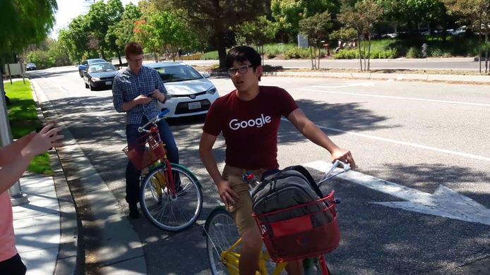 Google-personeel op de campus in hoofdkwartier Mountain View