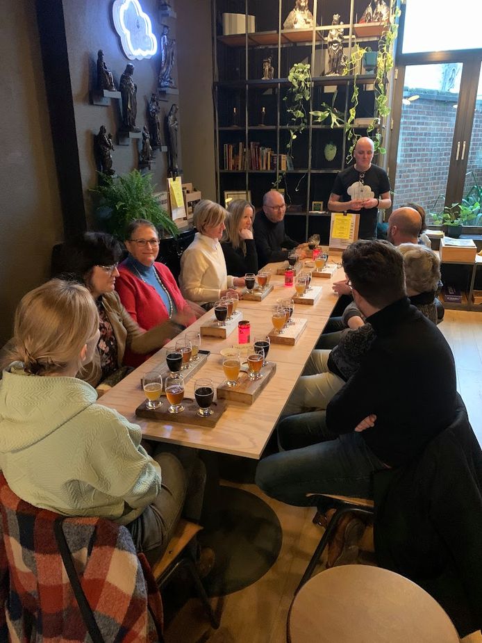 De Hophemel draagt voortaan de titel van beste biercafé.