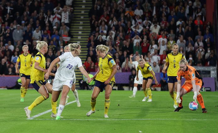 Alessia Russo tekent op geweldige wijze voor het derde doelpunt van Engeland.