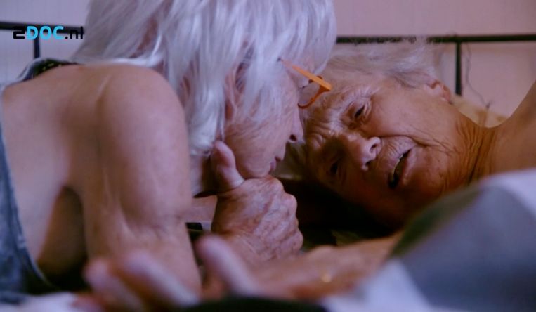 Hetty en Jeanne in 'Liefsteling'. Beeld 