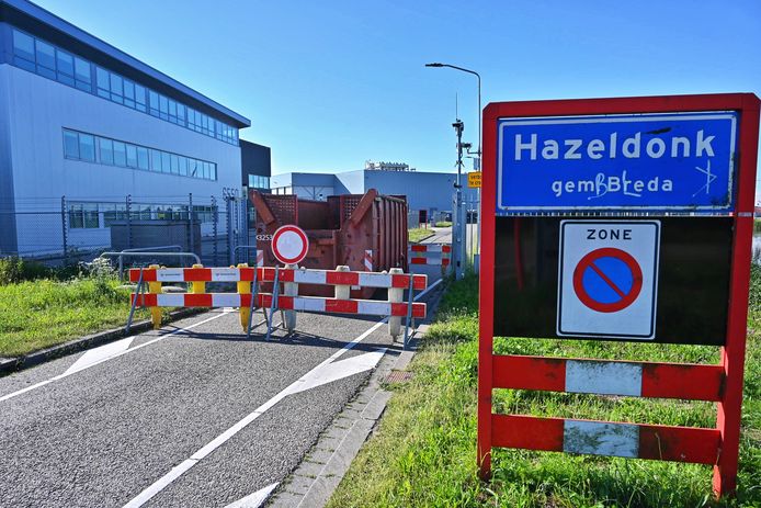 De container die de weg verspert naar de Galderse Meren.