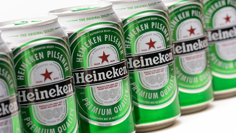 Dit zijn de kleine blikjes bier van Heineken. De Amerikaan die naar eigen zeggen twee dode gekko's aantrof in zijn blik bier, dronk een groot blik bier van 0,7 liter. Beeld anp