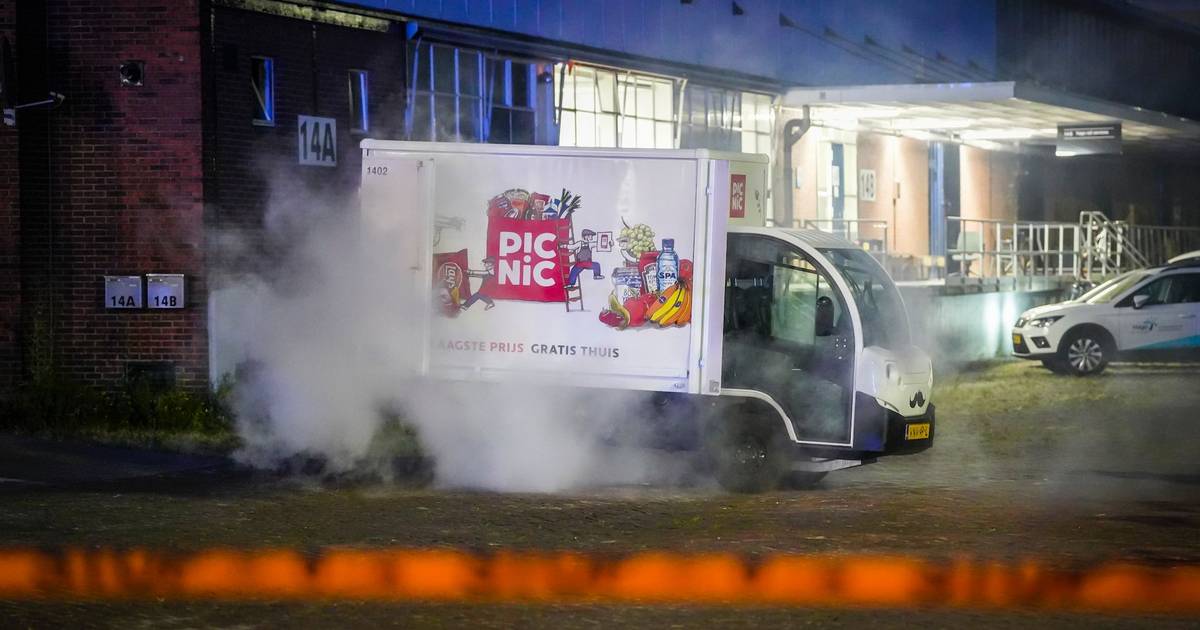 Spontane brand in Picnic-bezorgauto in Eindhoven