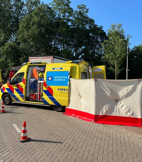 Scholier ‘in zeer kritieke toestand’ na ongeluk met vrachtwagen in Deventer