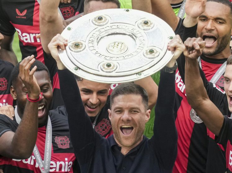 Leverkusen krijgt kampioensschaal uitgereikt