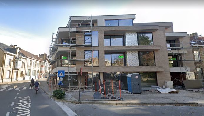 Het gebouw waar dief B.S. uit Veurne in een diepe put viel, nadat hij er binnendrong om vermoedelijk gereedschappen te stelen.
