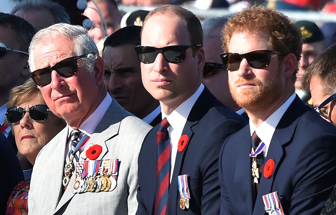 De Britse prins Charles met zijn twee zonen, prins William en prins Harry.