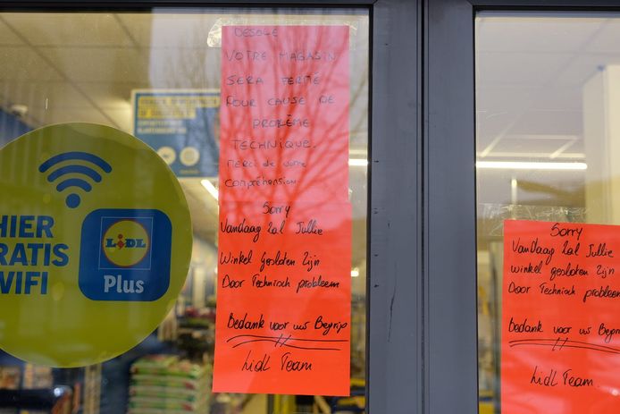 Supermarkt Lidl gesloten wegens niet laven van coronamaatregelen.