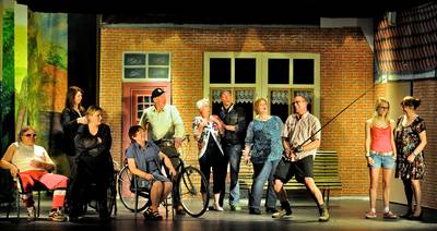 Doek valt langzaam voor lokale toneelverenigingen in Hof van Twente: ‘Het is een uitstervende kunstv