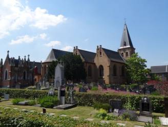 Ontwerpbureau geeft toelichting over heropwaardering van begraafplaatsen op participatiemoment