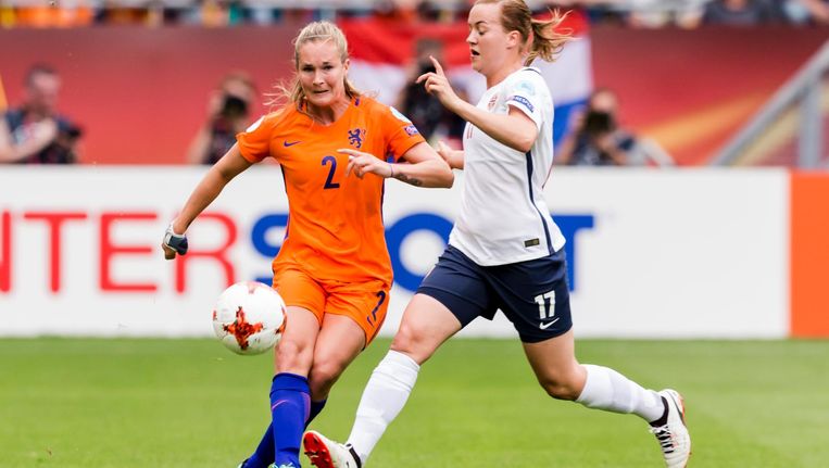 Desiree van Lunteren in actie tegen Noorwegen in de pouleface Beeld pro shots