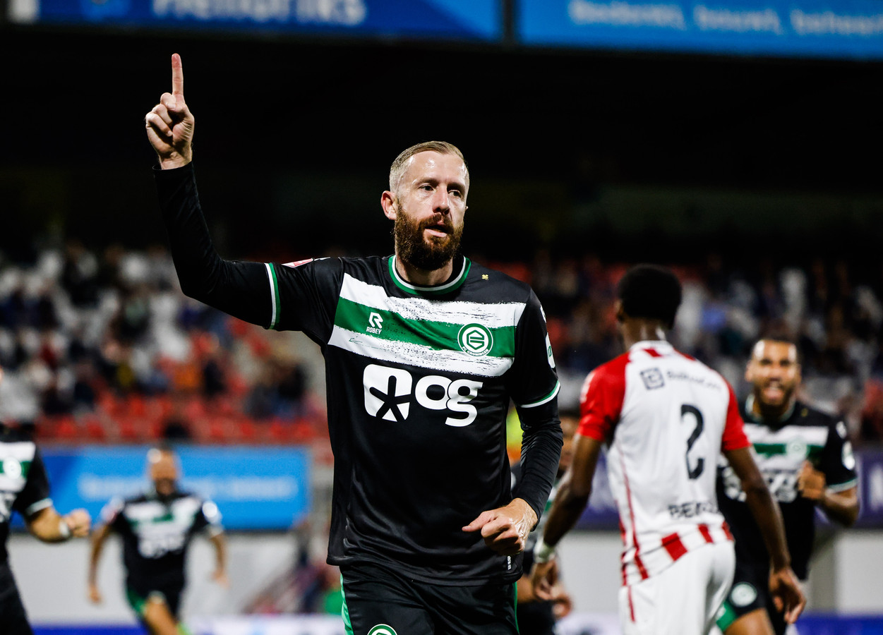 Kevin van Veen helpt FC Groningen met eerste goals aan zege, Roda JC verspeelt koppositie Foto