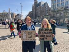 Honderden jongeren in klimaatstaking tegen vervuilende bedrijven: ‘1,2,3 belast de industrie’