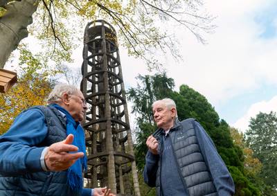 Hoe de ‘Gaudí van Putten’ een twintig meter hoge toren bouwde én er een pianoconcert op gaf