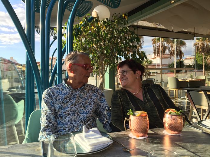 Jos et Christa dans un restaurant à Tenerife.