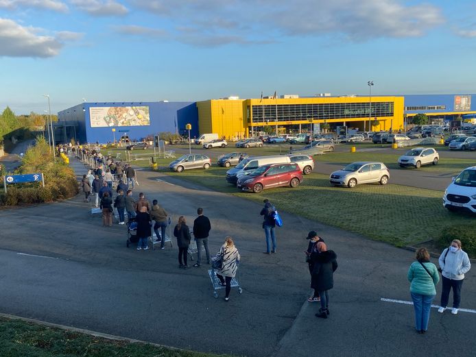 Daags voor de tweede lockdown was het lang aanschuiven aan de IKEA in Zaventem.