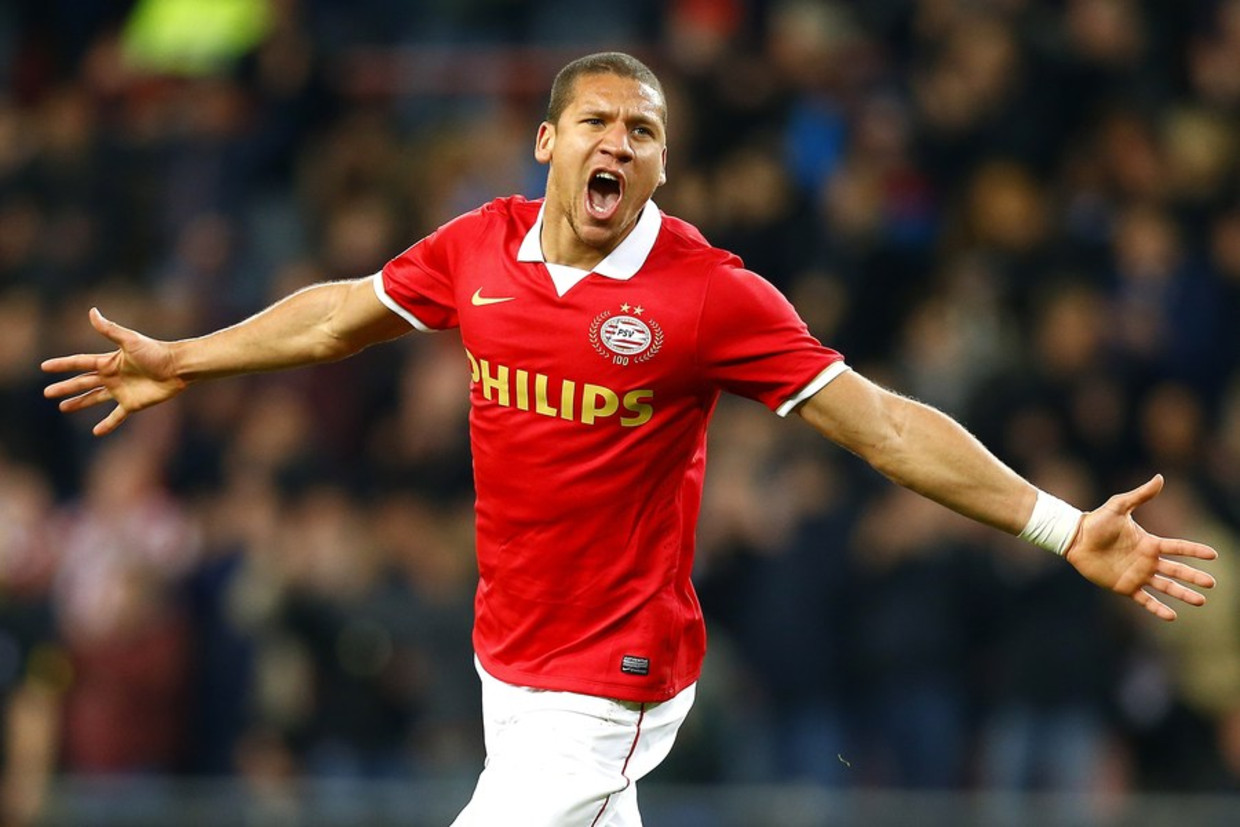 PSV-speler Jeffrey Bruma juicht nadat hij de 3-1 heeft gescoord tegen Roda JC Beeld anp