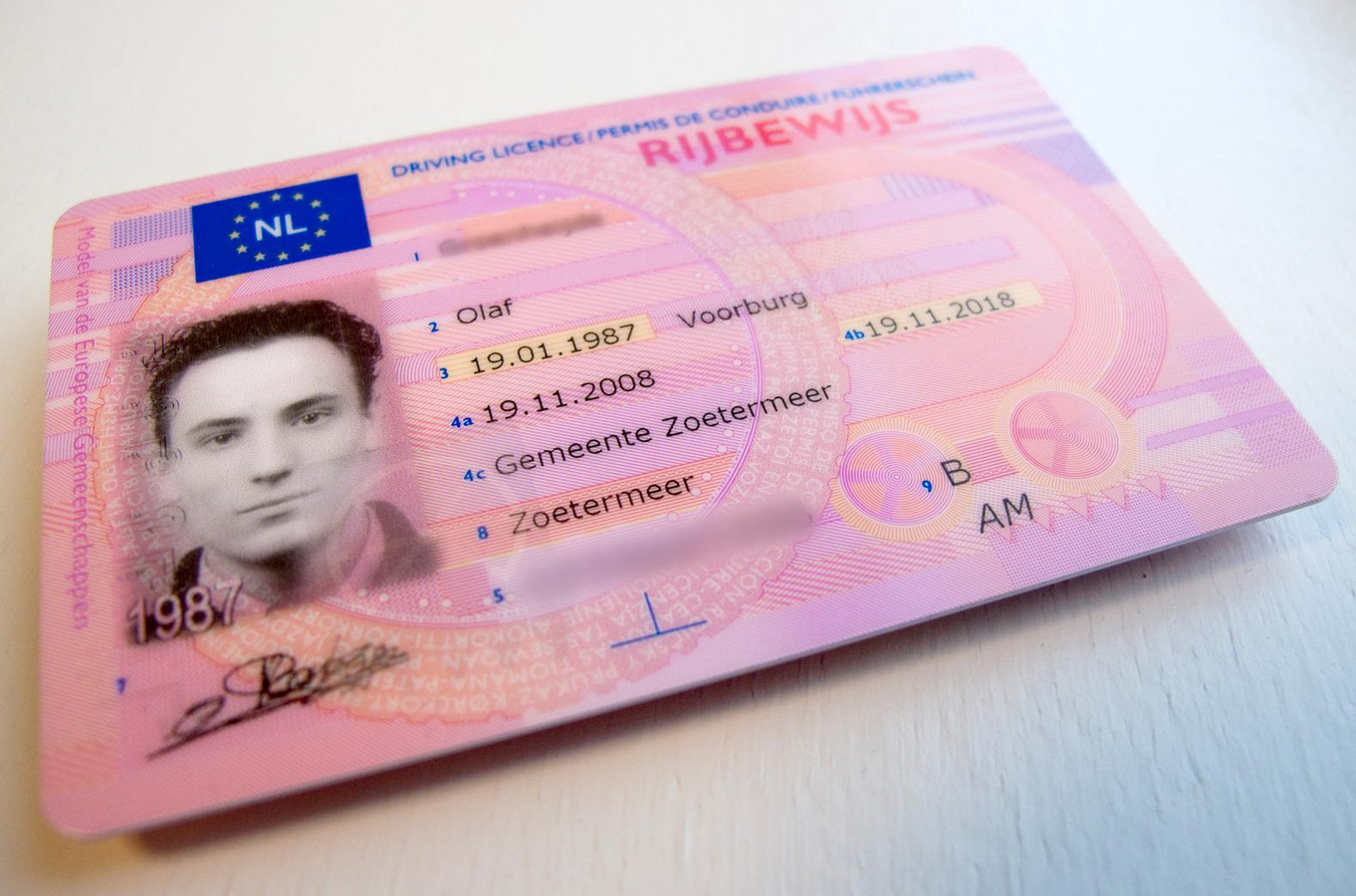 Dag 'roze papiertje', rijbewijs-app | Foto | gelderlander.nl