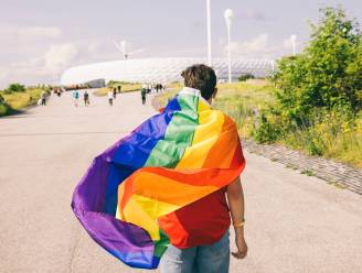 Niet iedereen is blij met de wapperende regenbogen in München: “Die vlag moet worden verbrand”