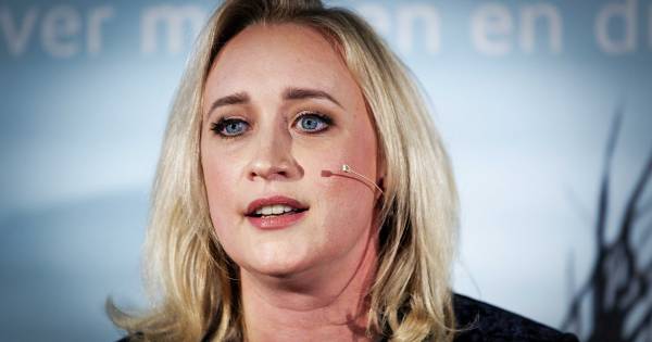 Eva Jinek na geboorte zoontje terug op tv: 'pittig om baby thuis te laten' | Show | bd.nl