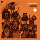'Your Queen Is A Reptile' van Sons Of Kemet: sax met gespleten tong