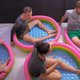 ‘Zeg, spouw in je eigen badje, hè!’ De beste Mol-memes na aflevering twee